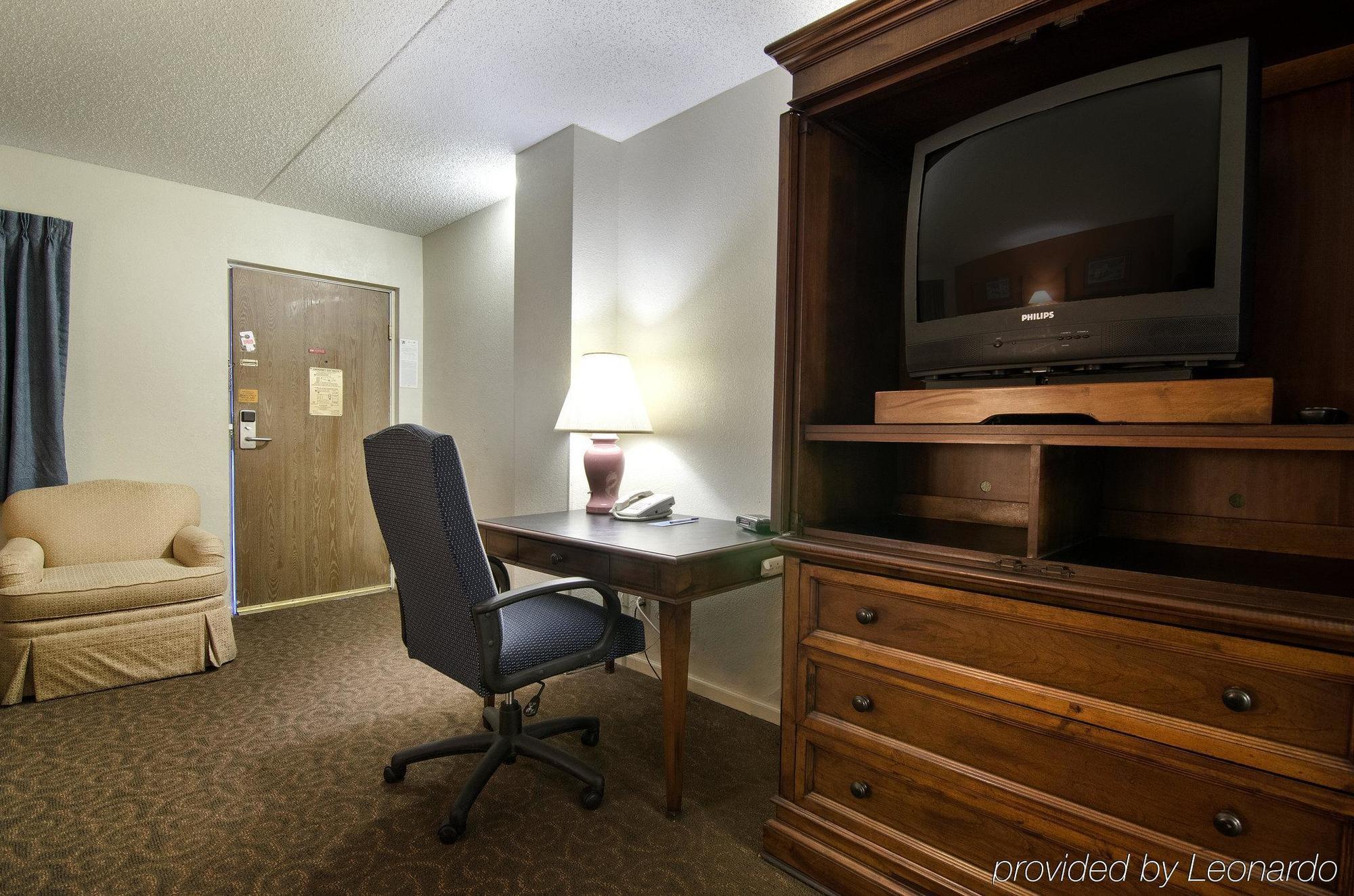 America'S Best Inn And Suites เอ็มโพเรีย ภายนอก รูปภาพ