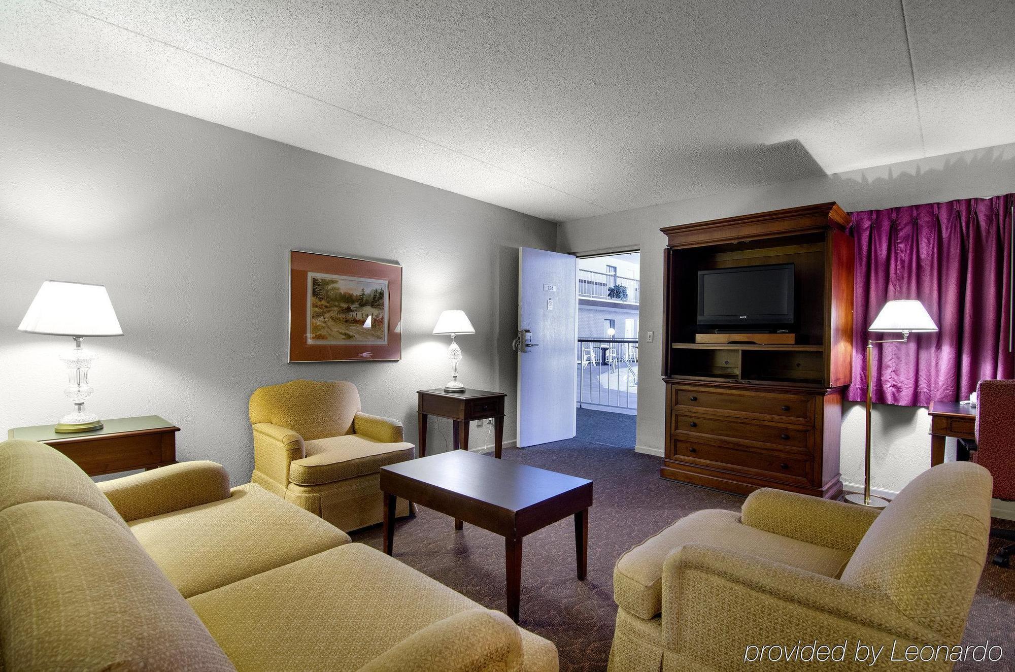 America'S Best Inn And Suites เอ็มโพเรีย ภายนอก รูปภาพ