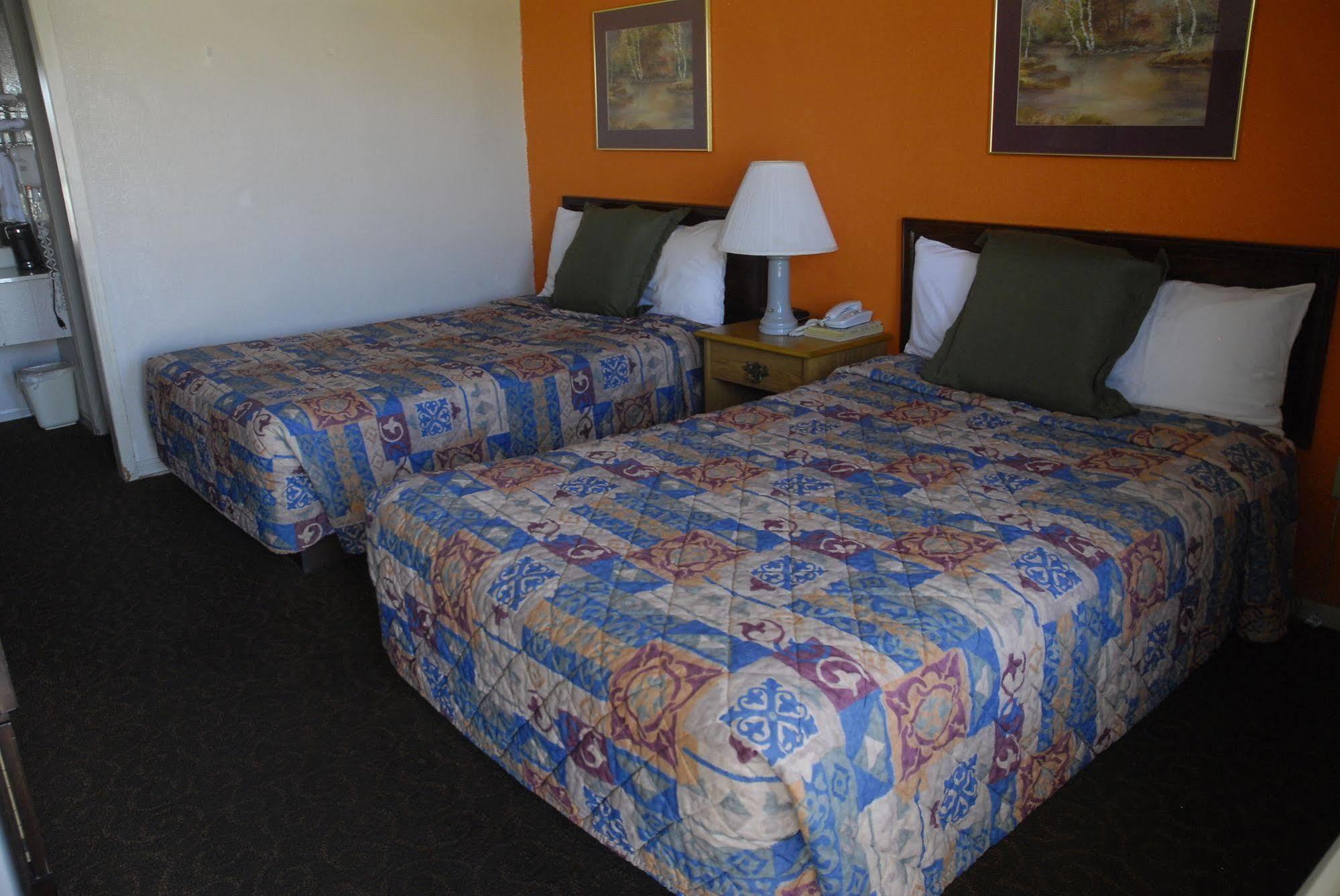 America'S Best Inn And Suites เอ็มโพเรีย ภายนอก รูปภาพ